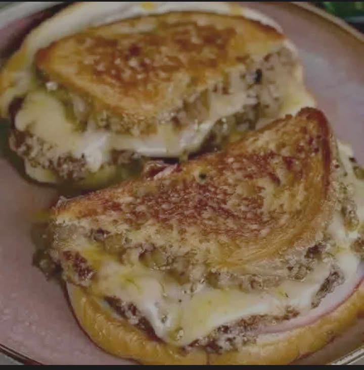Cheesy Chicken Pesto Melt with Garlic Mayo