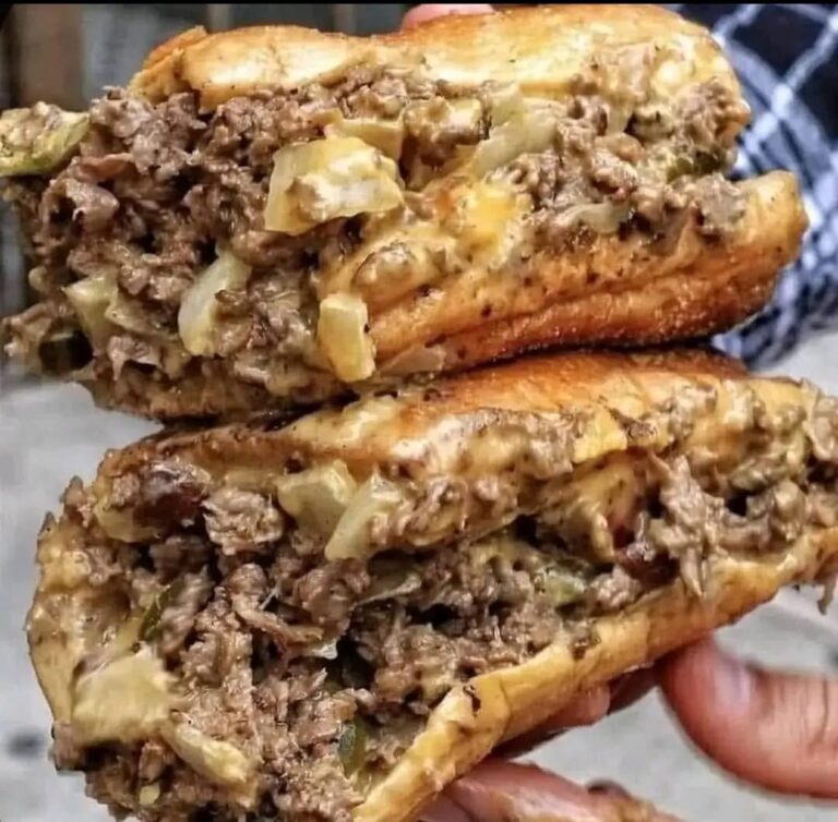 (Philly Cheesesteak Sandwich)