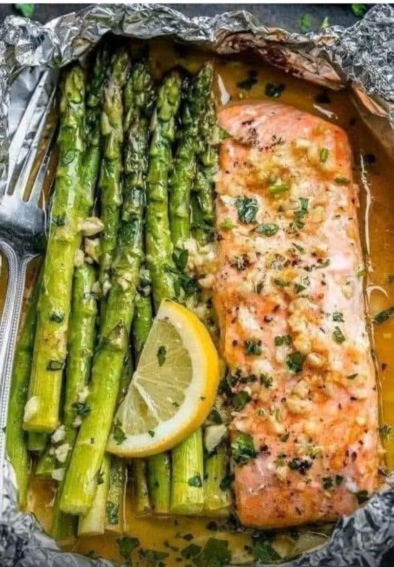 Salmon with Asparagus in Foil